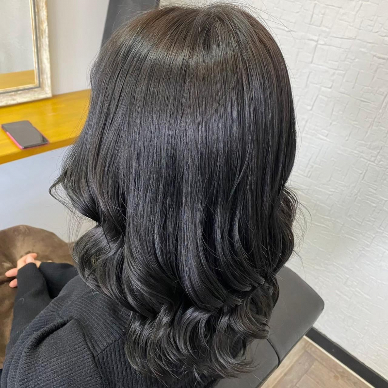 ヘアオイルで仕上げるナチュラルミディ