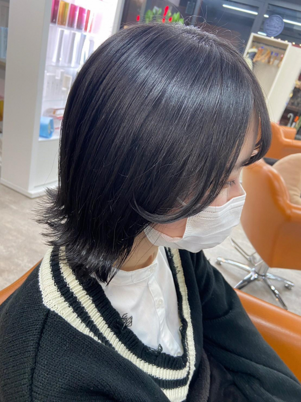 暗髪スリークボブ