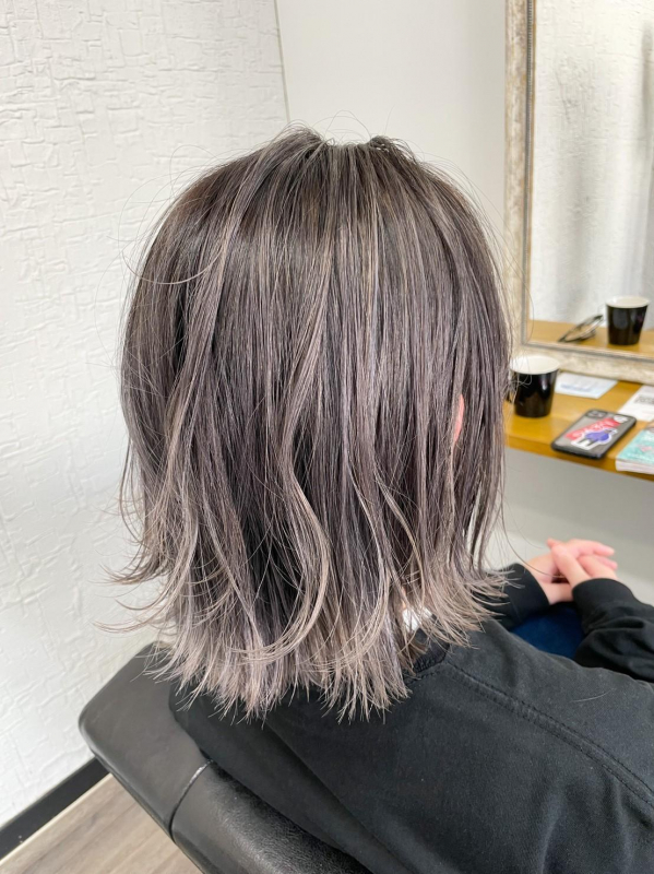 簡単スタイリングで抜け感ミディ