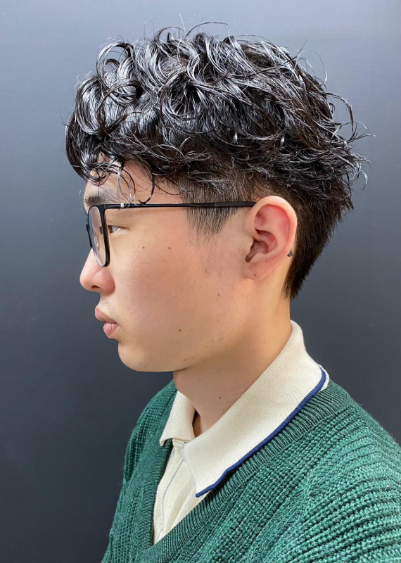 パーマ×ショートで魅せるメンズスタイル