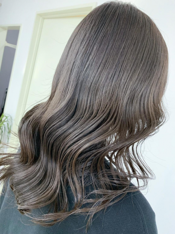 ストレートアイロンで作る柔らか巻き髪