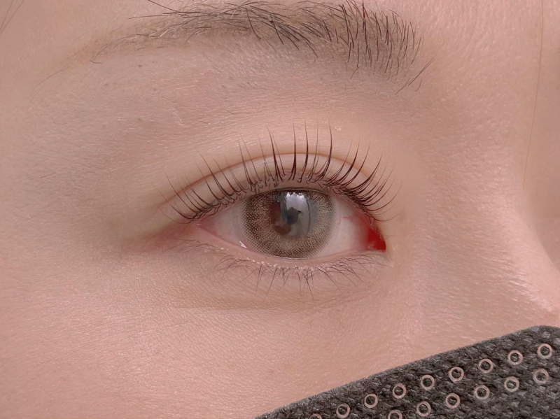 まつ毛が下がる原因と解決策のポイント