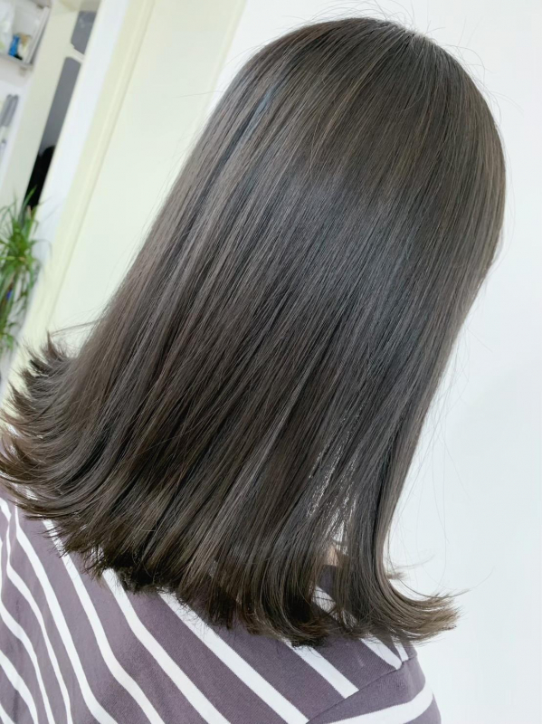 アッシュグレージュの魅力と透明感