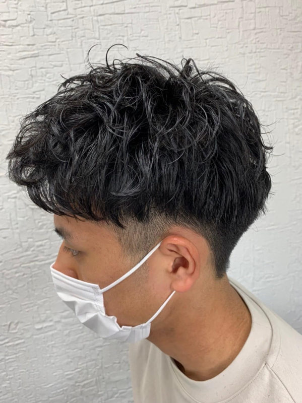 知的に見せるメンズパーマ