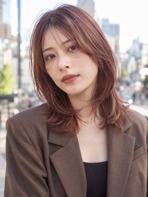 レイヤーミディアムのヘアスタイルイメージ