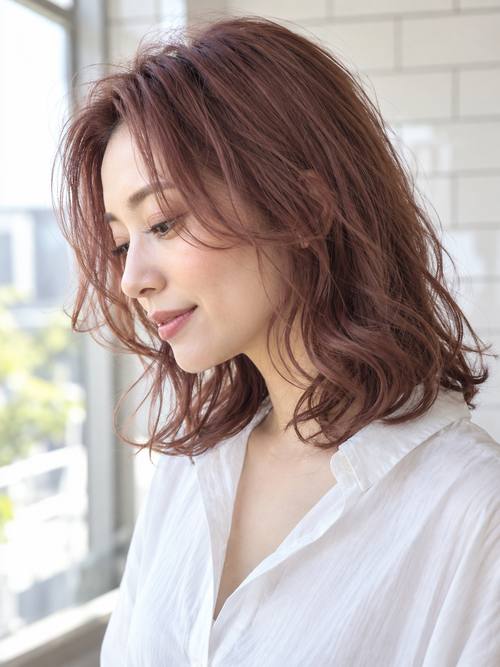ゆるふわパーマのミディアムのヘアスタイルイメージ