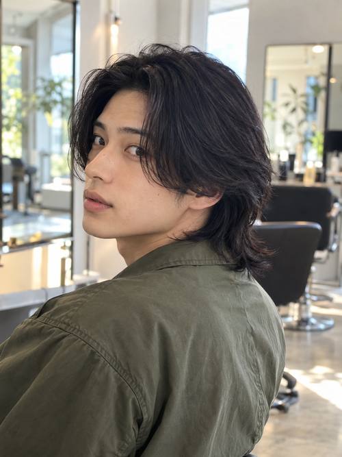 メンズ センターパートのメンズロングのヘアスタイルイメージ