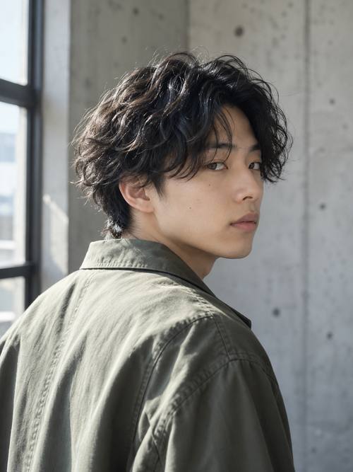 メンズ 波巻きパーマのヘアスタイルイメージ