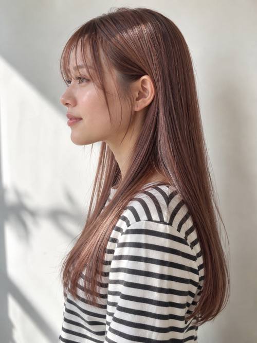 シースルーバングのストレートロングのヘアスタイルイメージ