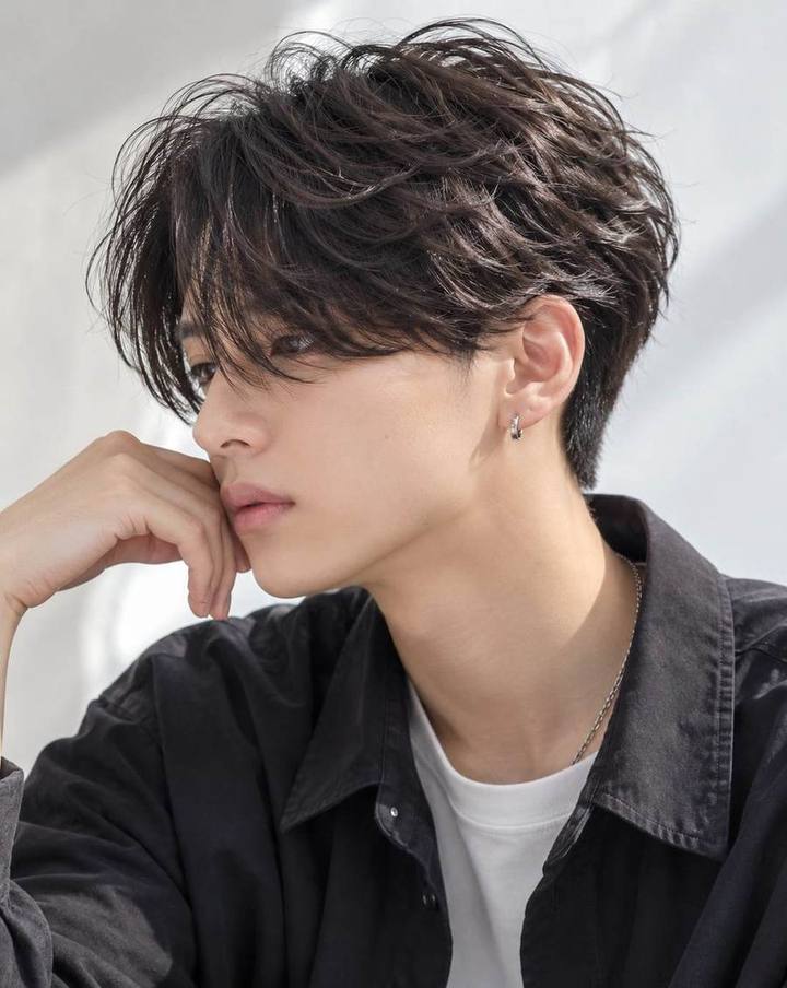 メンズ センターパートマッシュのヘアスタイルイメージ