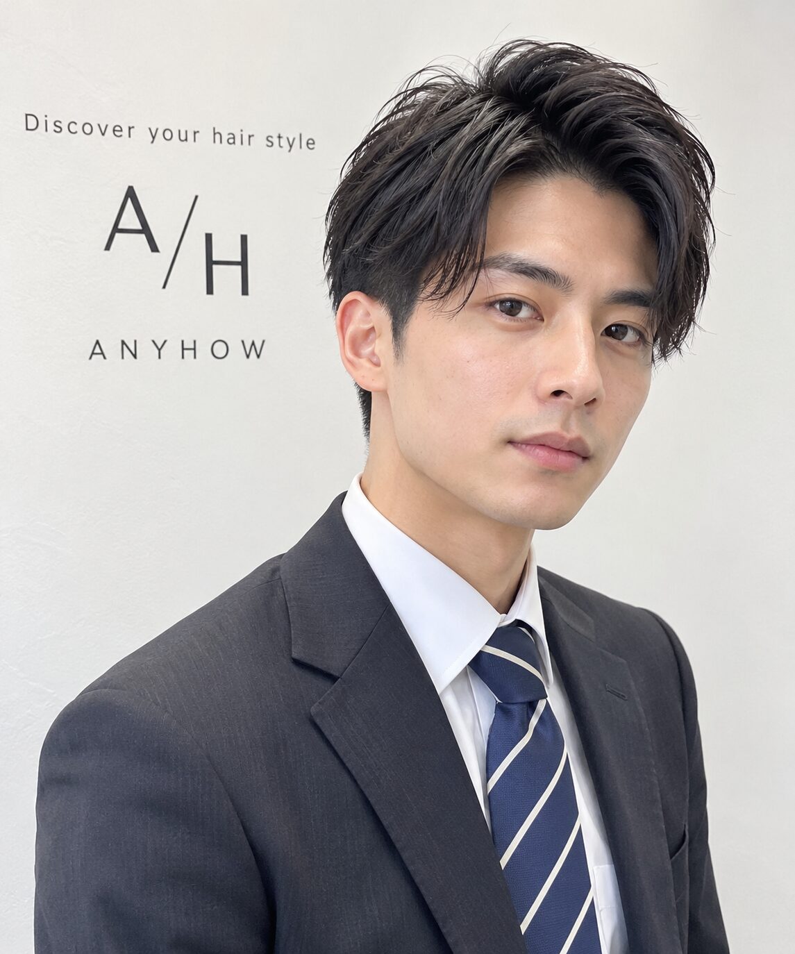 スーツに合う分け目ありのメンズショート(Hair & Make anyhow)
