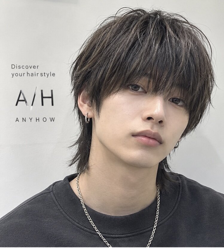襟足に長さを残した黒髪のメンズマッシュウルフ(Hair & Make anyhow)