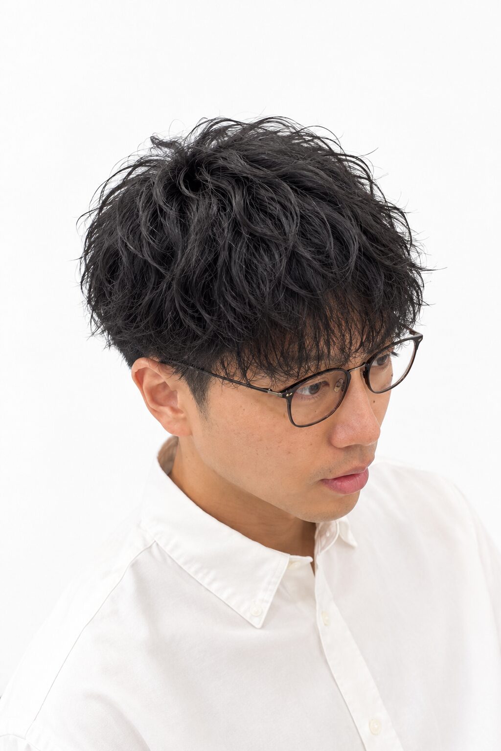 黒髪のショートマッシュを斜め前から撮影した実例(Hair & Make anyhow)